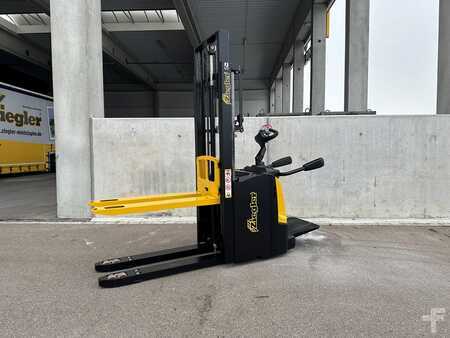 Pallet Stackers 2022  Yale MS20XD (1)