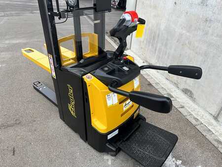Apilador eléctrico 2022 Yale MS20XD (4)