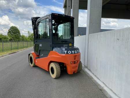 Carrelli elettrici 4 ruote 2024 Toyota 8FBMT50 (3)