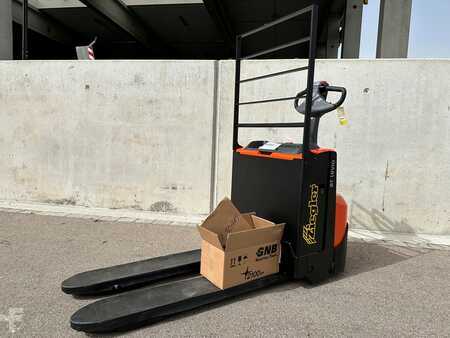 Transpaleta eléctrica 2024 Toyota LWE200 (1)