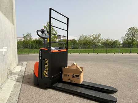 Transpaleta eléctrica 2024 Toyota LWE200 (2)