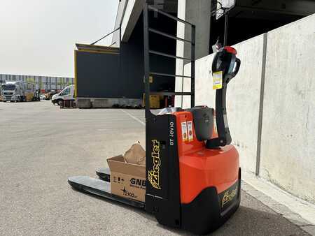 Transpaleta eléctrica 2024 Toyota LWE200 (3)