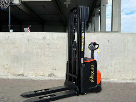 Apilador eléctrico 2024 Toyota SWE120L (1)