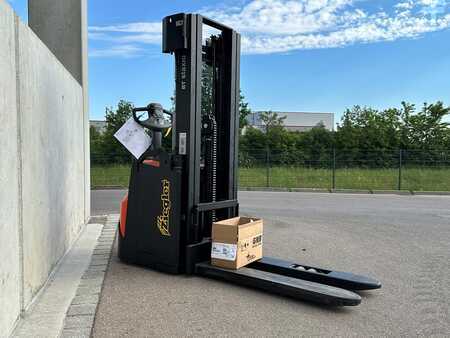 Apilador eléctrico 2024 Toyota SWE160 (2)