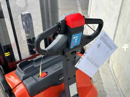 Apilador eléctrico 2024 Toyota SWE160 (4)