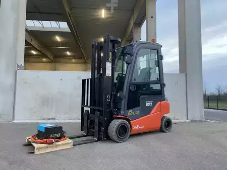 Chariots électriques à 4 roues 2020  Toyota 8FBMK20T (1)