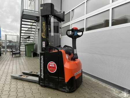 Apilador eléctrico 2024 Toyota SWE160L (3)