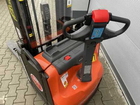 Apilador eléctrico 2024 Toyota SWE160L (4)