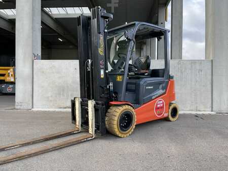 Eléctrica de 4 ruedas 2024 Toyota 9FBM35T (1)