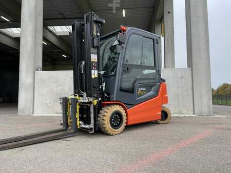 Carrelli elettrici 4 ruote 2024 Toyota 9FBH30T (1)