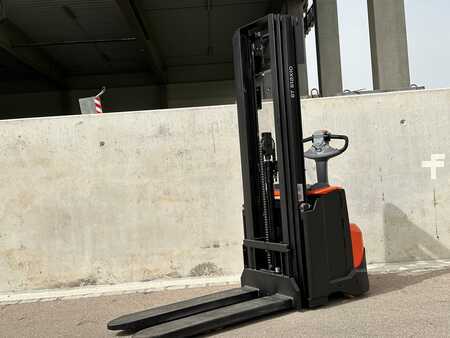 Apilador eléctrico 2024 Toyota SWE120 (1)