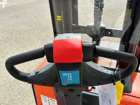 Apilador eléctrico 2024 Toyota SWE120 (4)