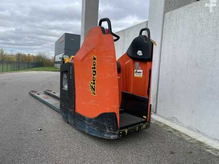 Transpaleta eléctrica 2021 Toyota LPE200 (3)