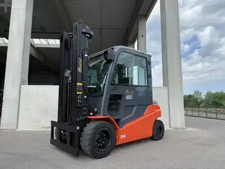 Elektro 4 Rad  Toyota 8FBMT50 (1)