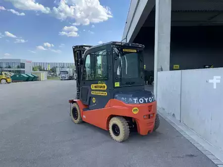 Carrelli elettrici 4 ruote 2026  Toyota 8FBMT50 (3)
