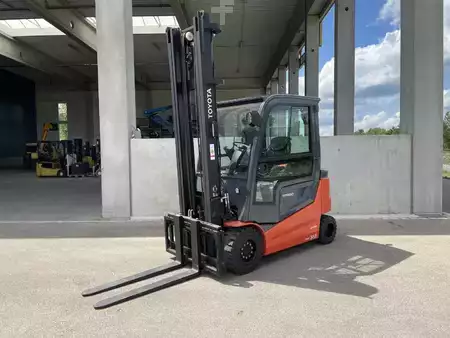 Chariots électriques à 4 roues 2021  Toyota 9FBH30T (1)