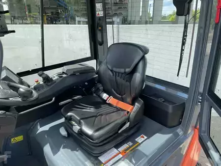 Chariots électriques à 4 roues 2021  Toyota 9FBH30T (4)