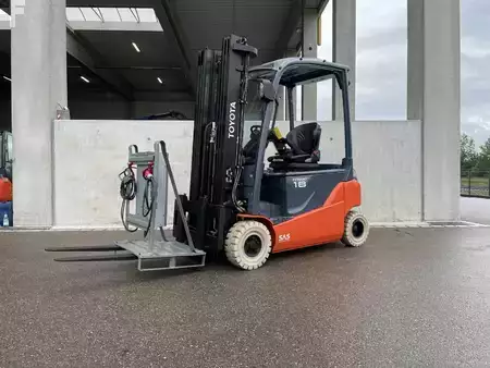 Elektro 4 Rad 2021  Toyota 8FBM18T (1)