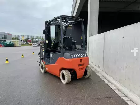 Elektro 4 Rad 2021  Toyota 8FBM18T (3)