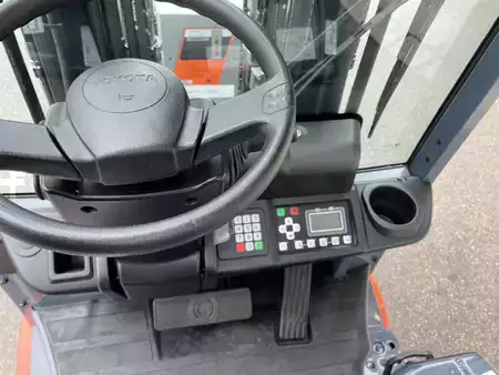 Elektro 4 Rad 2021  Toyota 8FBM18T (5)