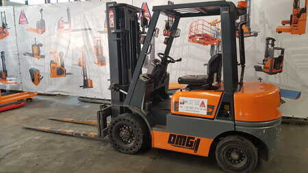 Diesel Forklifts 2006  OMG ERGOS 25D (2)