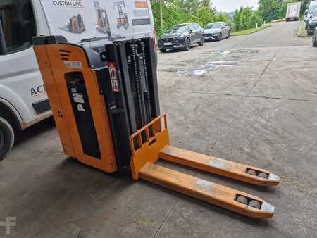 Electric Pallet Trucks 2018  OMG VIRTUS 20 RX-C AC (2)