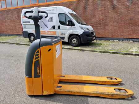 Electric Pallet Trucks 2014  OMG 316KN AC (2)