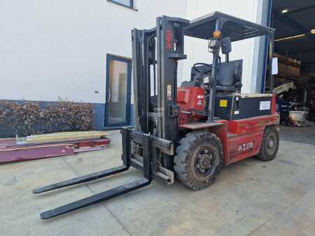 Carrelli elettrici 4 ruote - Nichiyu F35D300P (2)