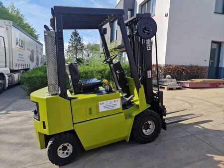 Carretilla elevadora diésel 1996 Clark DPM15 (3)