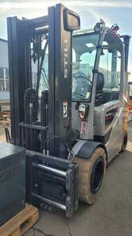 Elektromos 4 kerekű 2015  Still RX60-50NEWBATT (1)