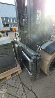 Elektromos 4 kerekű 2015  Still RX60-50NEWBATT (5)