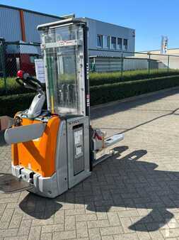 VZV s plošinou pro řidiče 2019 Still EXV-SF14 (1)