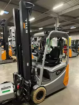 Eléctrica de 3 ruedas 2022  Still RXE-15 (2)