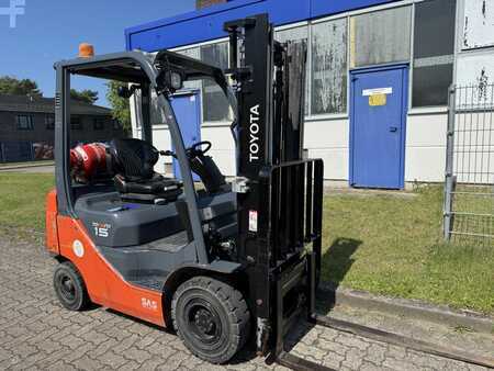 Wózki gazowe 2017  Toyota 02-8FGF15 (2)