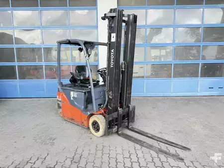 Elektrisk- 3 hjul 2021  Toyota 8FBE16T (1)