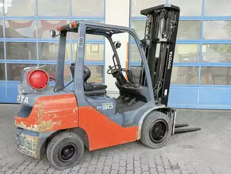 Treibgasstapler 2012  Toyota 02-8FGF30 (3)