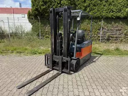 Carrelli elettrici 3 ruote 2003  Toyota 7FBEF16 (1)