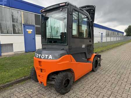 Elektro 4 Rad 2018  Toyota 8FBMT40 (3)