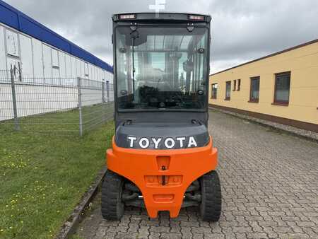 Elektro 4 Rad 2018  Toyota 8FBMT40 (4)
