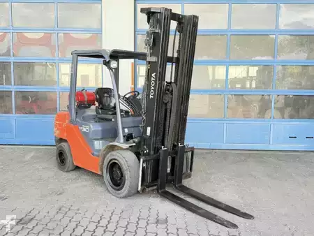 Treibgasstapler 2012  Toyo 02-8FGF30 (4)