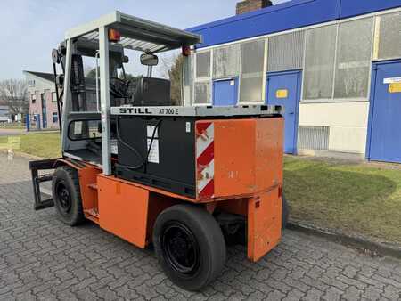 Carrelli elettrici 4 ruote 1998  Kalmar AT 700E/60-02 (2)