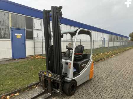 Carrelli elettrici 3 ruote 2010 Still RX20-20 (1)