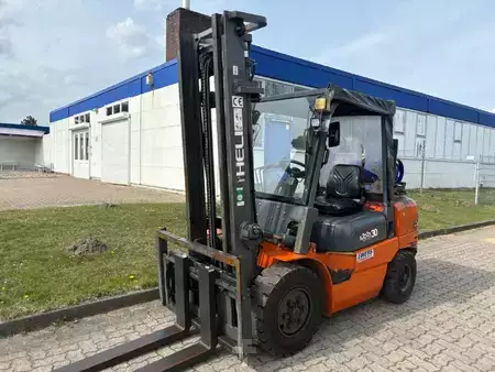 Nestekaasutrukki 2007  Heli CPOD30H (1)