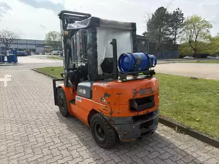 Nestekaasutrukki 2007  Heli CPOD30H (3)