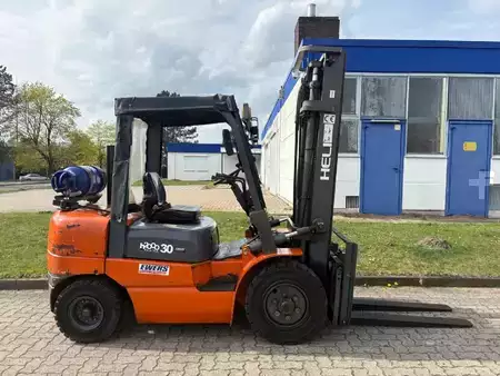 Nestekaasutrukki 2007  Heli CPOD30H (5)