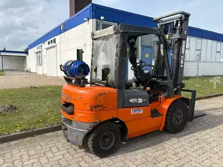 Nestekaasutrukki 2007  Heli CPOD30H (6)