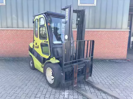 Carrelli elevatori GPL 2011  Clark C35L (3)