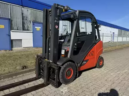 Carretilla elevadora GLP 2014  Linde H35T-02 (1)