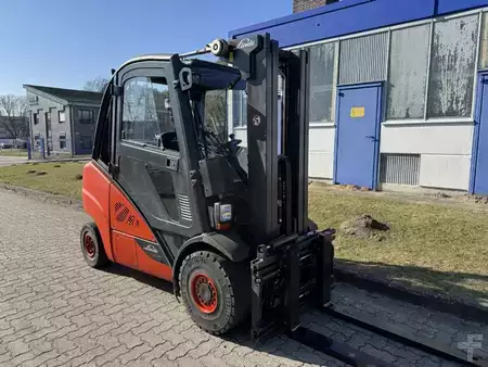 Carretilla elevadora GLP 2014  Linde H35T-02 (2)