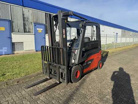 Elektro 4 Rad 2016  Linde E25L-01 387 (1)